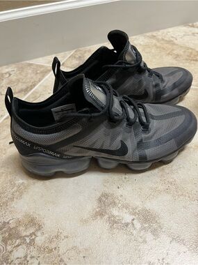 Nike Vapormax Lightweight Sneakers - Black/Grey